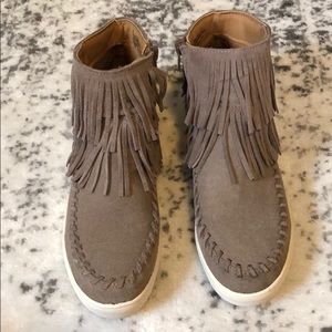 NWOT Fringe Leather Sneakers 👟.